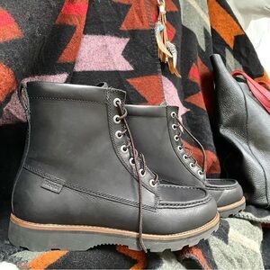 ROOTS leather winter boots w cabin cottage vibe unisex
